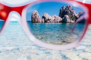 An image looking through polarized sunglasses that demonstrates how they affect visibility on the water.